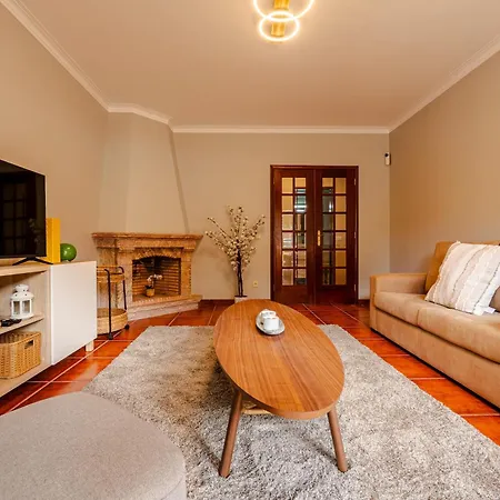 Daire Caldas Charm Getaway - Garden Terrace & Comfort *