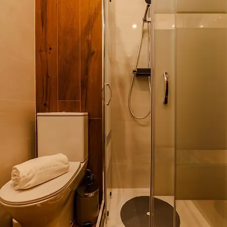 Daire Caldas Charm Getaway - Garden Terrace & Comfort