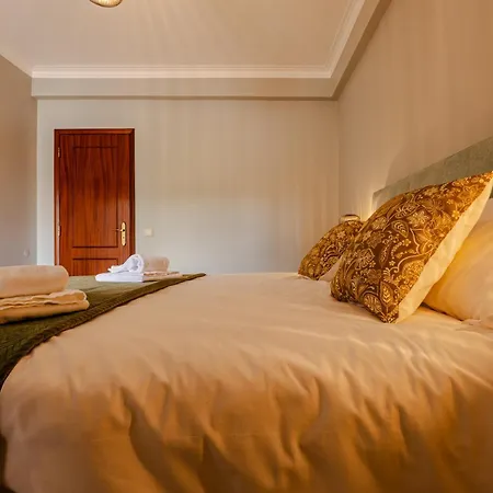 Daire Caldas Charm Getaway - Garden Terrace & Comfort